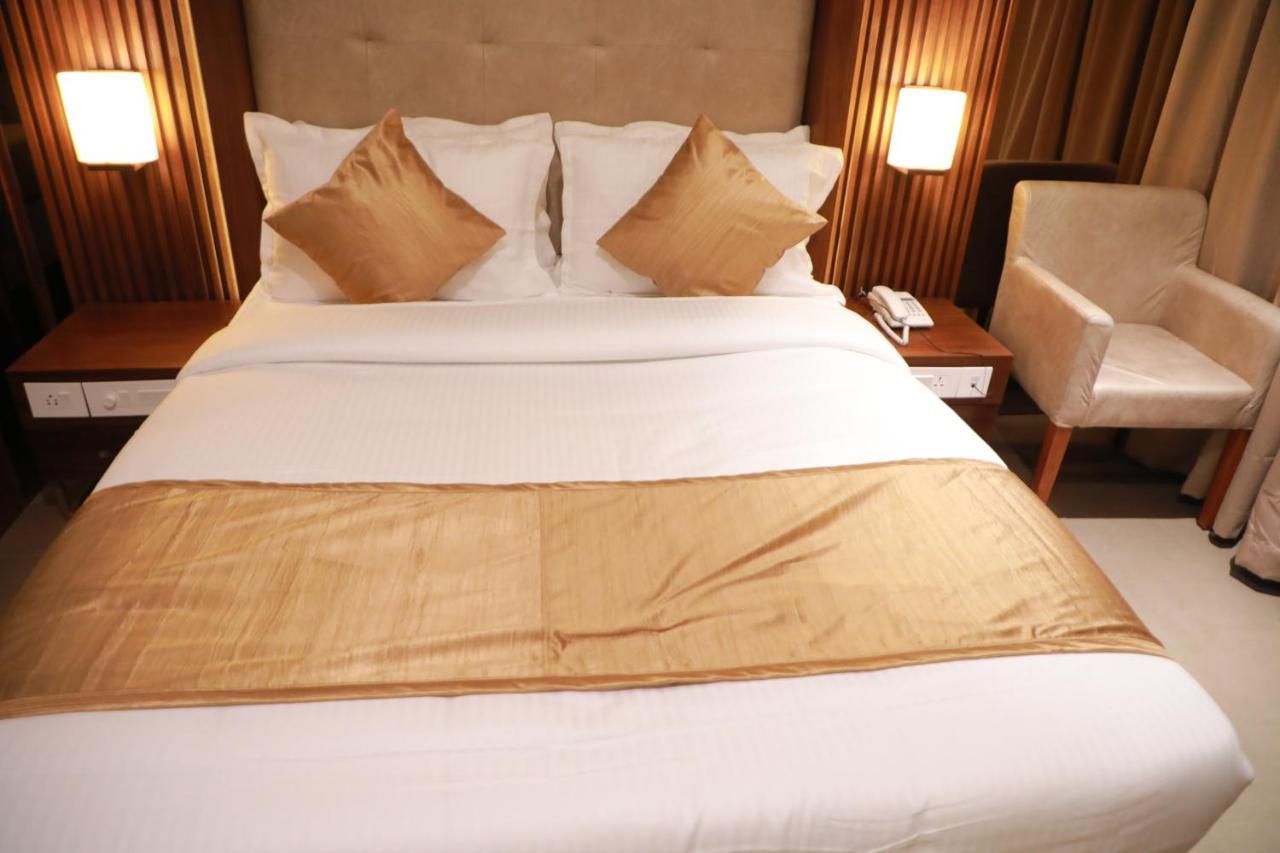 Magnet Hotel Каннур Экстерьер фото