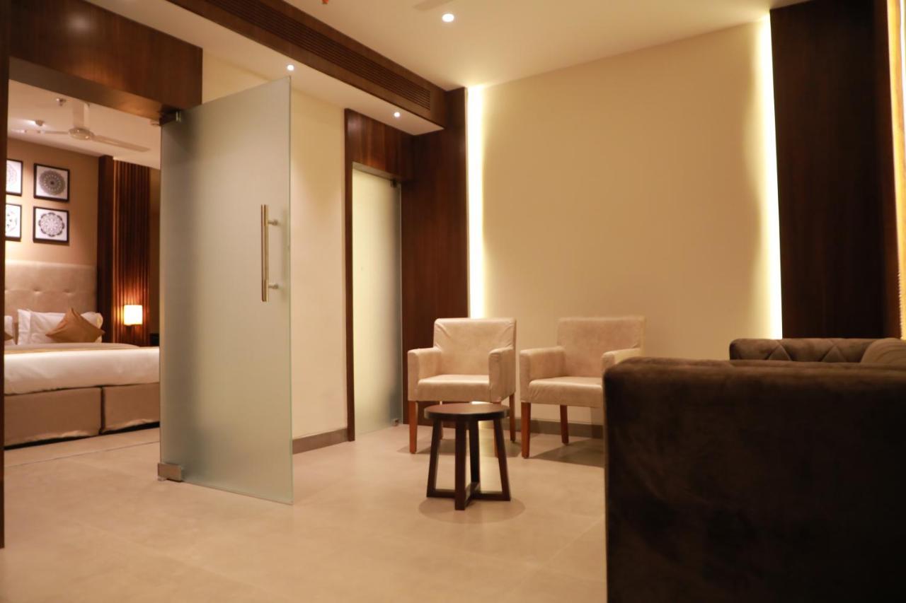 Magnet Hotel Каннур Экстерьер фото