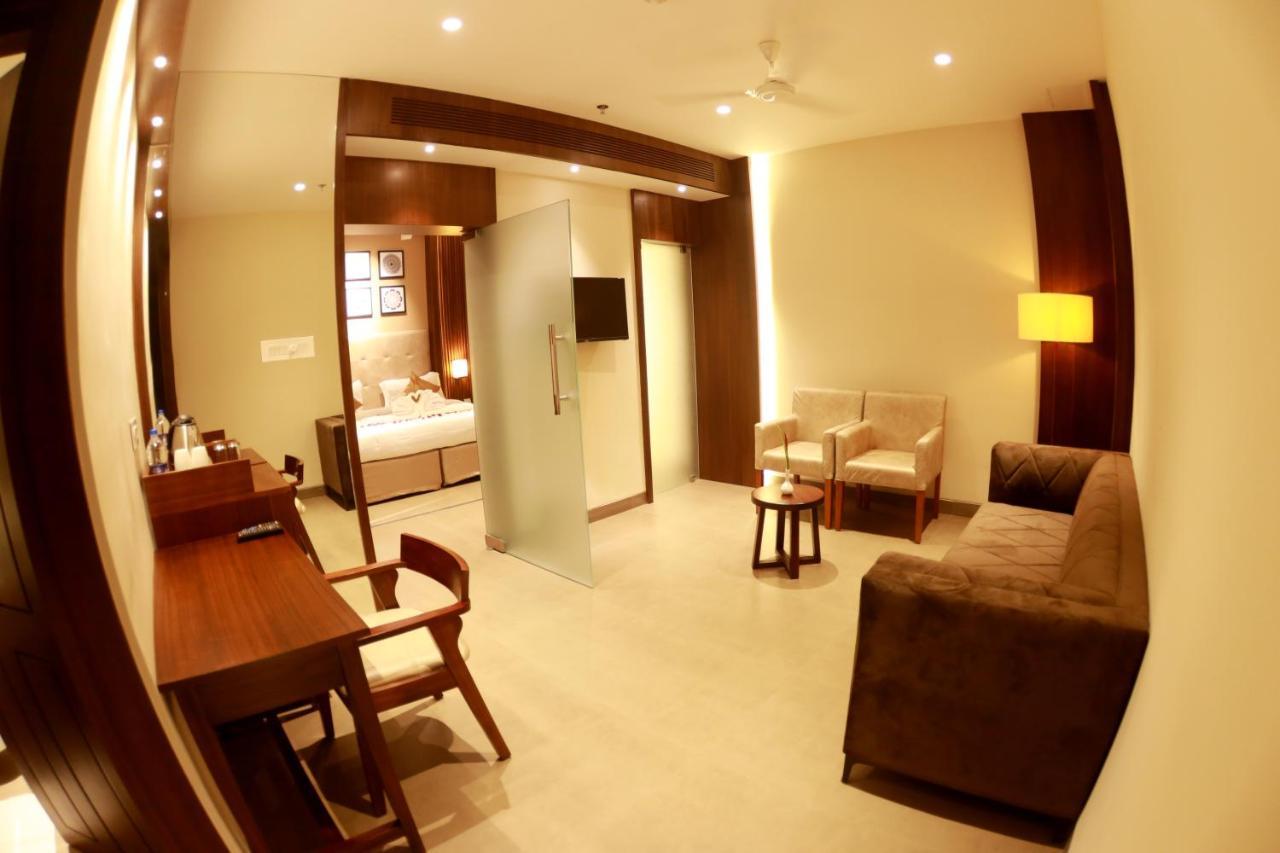 Magnet Hotel Каннур Экстерьер фото